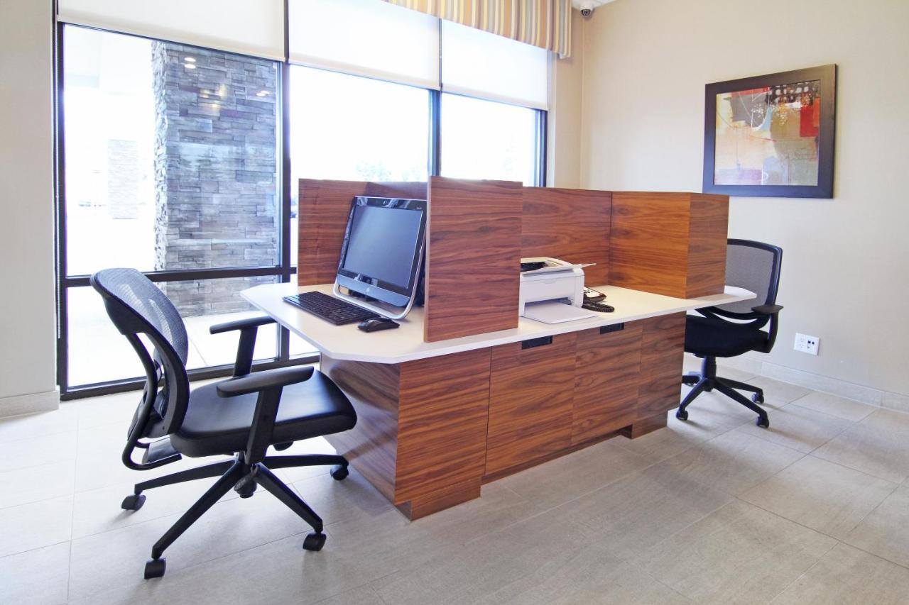 Holiday Inn Express And Suites Calgary University By Ihg Екстер'єр фото