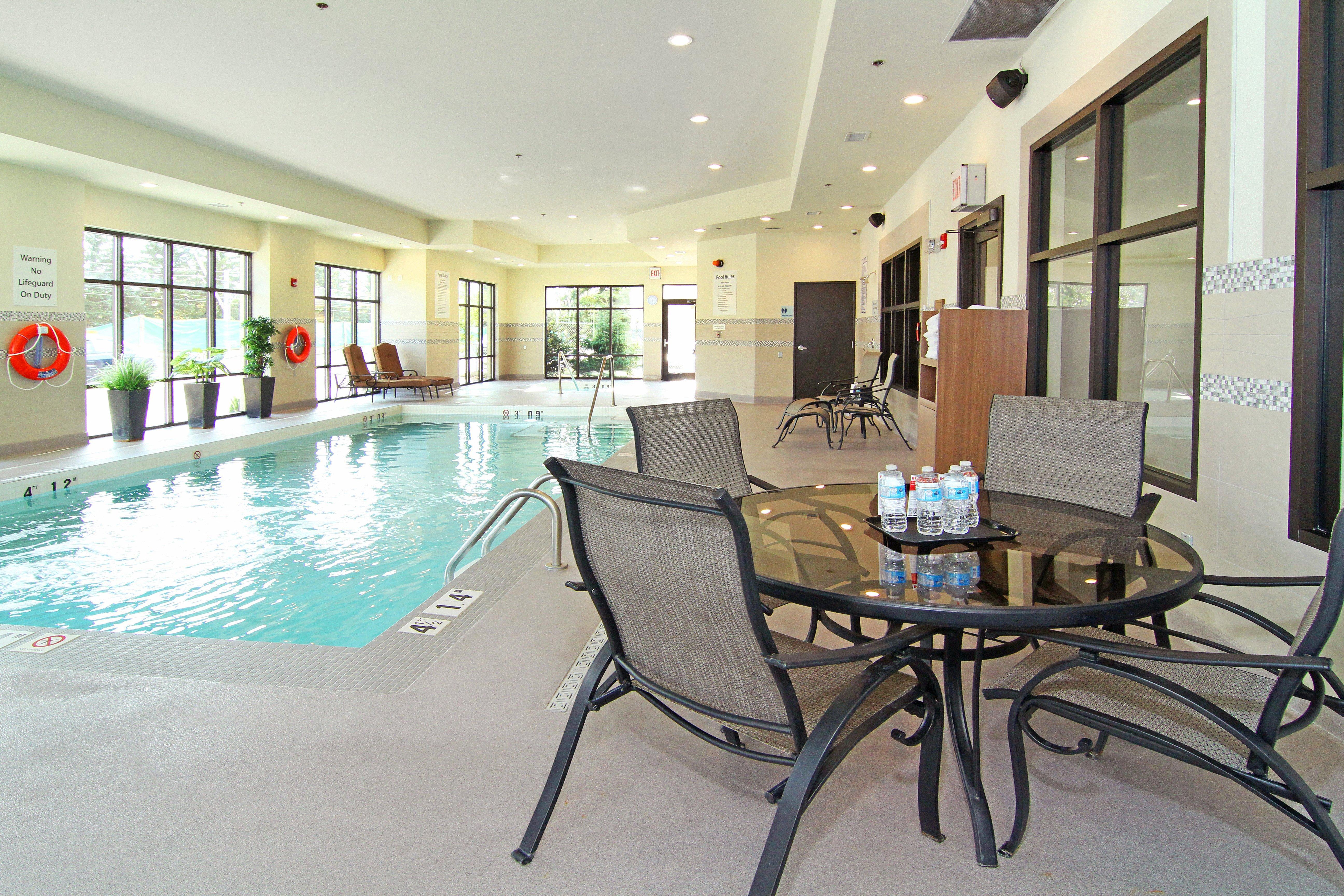 Holiday Inn Express And Suites Calgary University By Ihg Екстер'єр фото