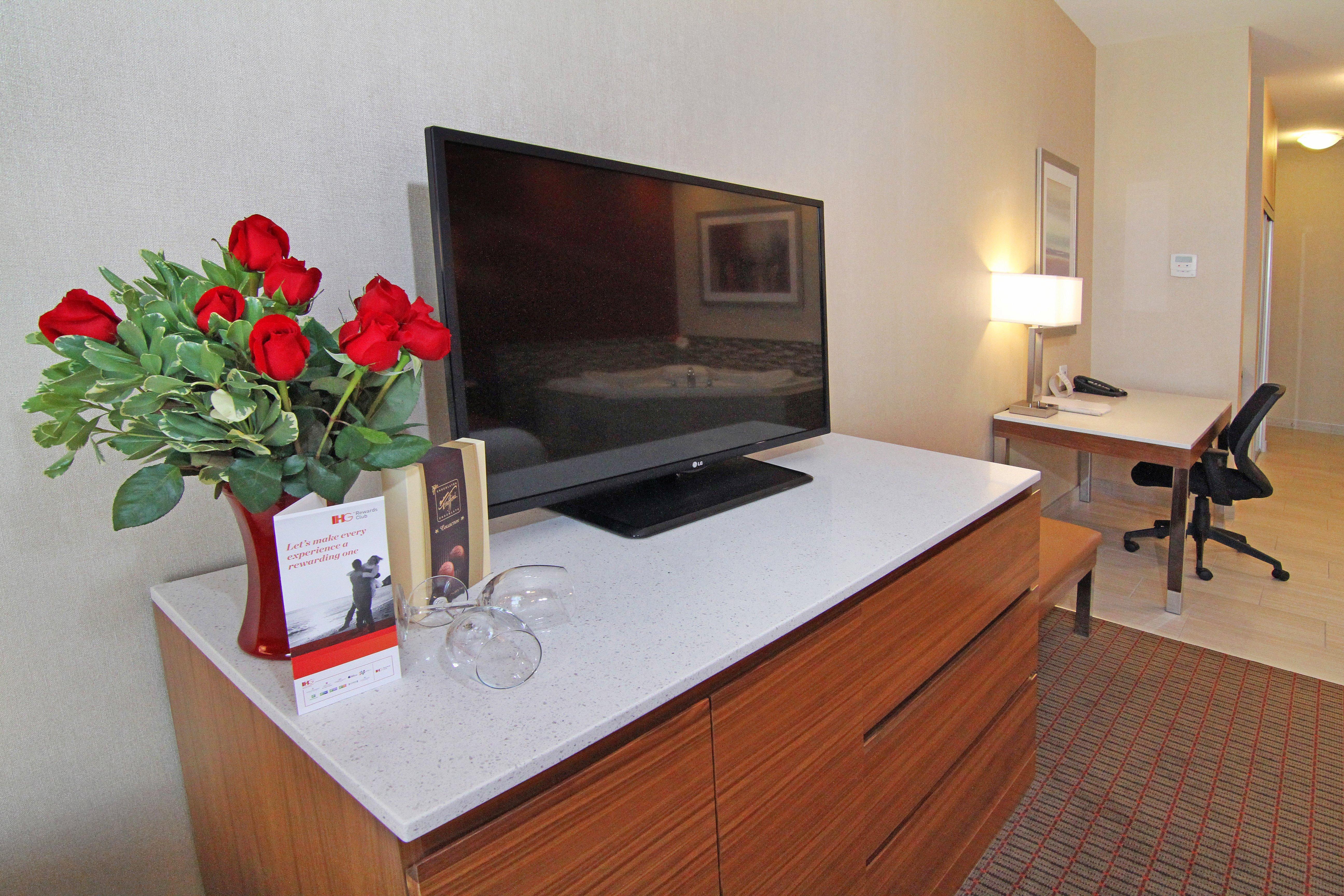 Holiday Inn Express And Suites Calgary University By Ihg Екстер'єр фото