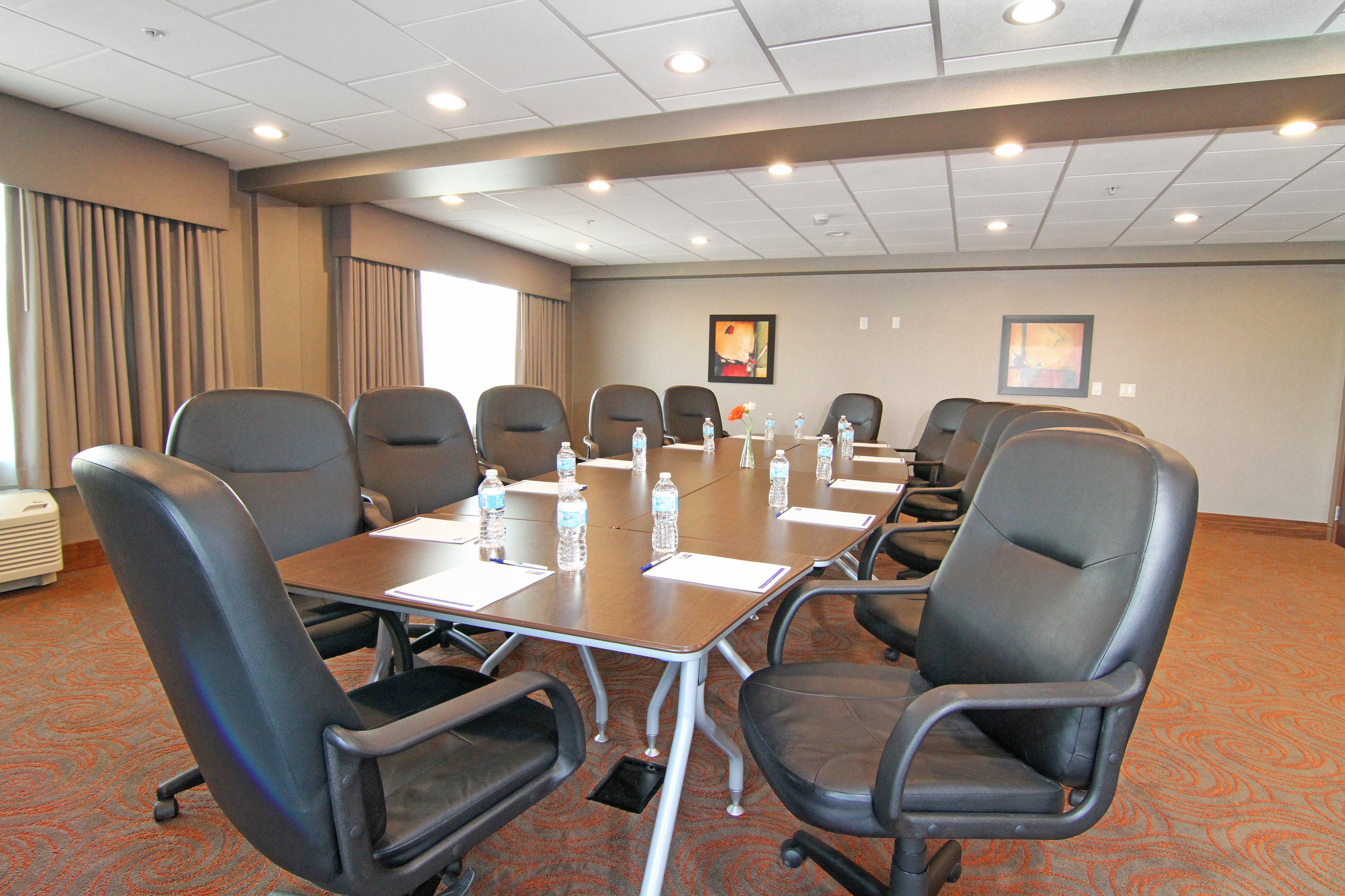 Holiday Inn Express And Suites Calgary University By Ihg Екстер'єр фото
