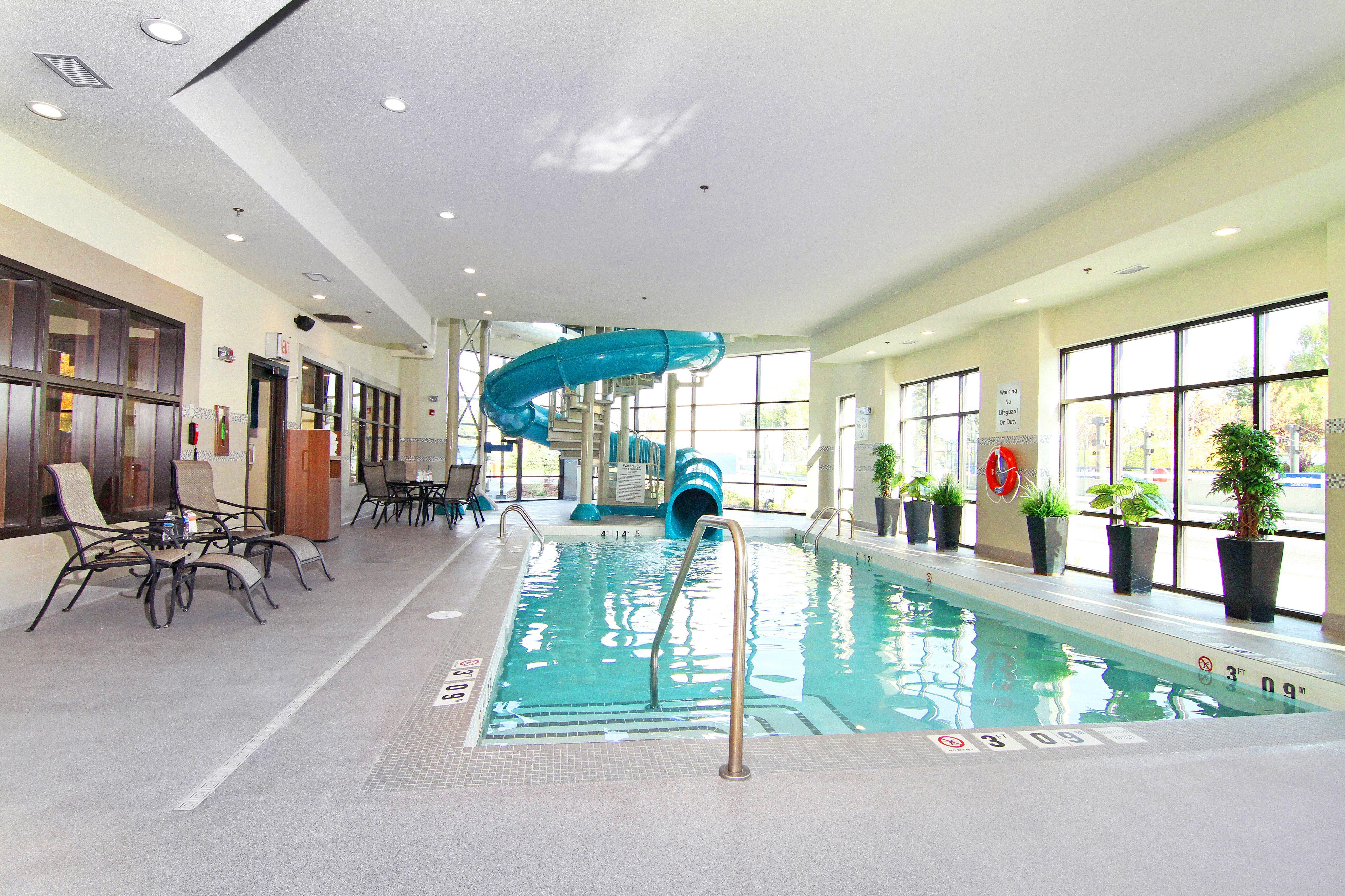 Holiday Inn Express And Suites Calgary University By Ihg Екстер'єр фото