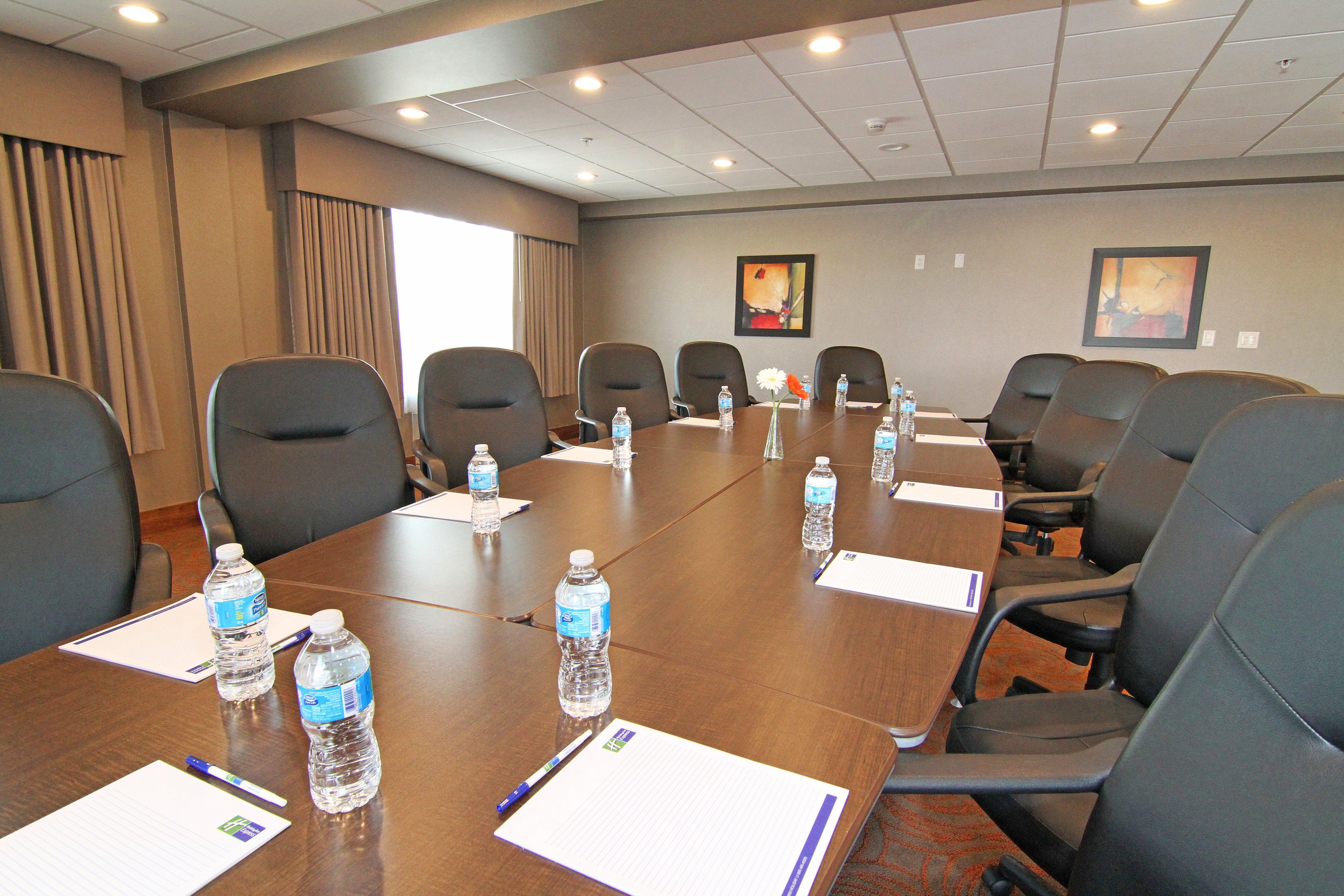Holiday Inn Express And Suites Calgary University By Ihg Екстер'єр фото