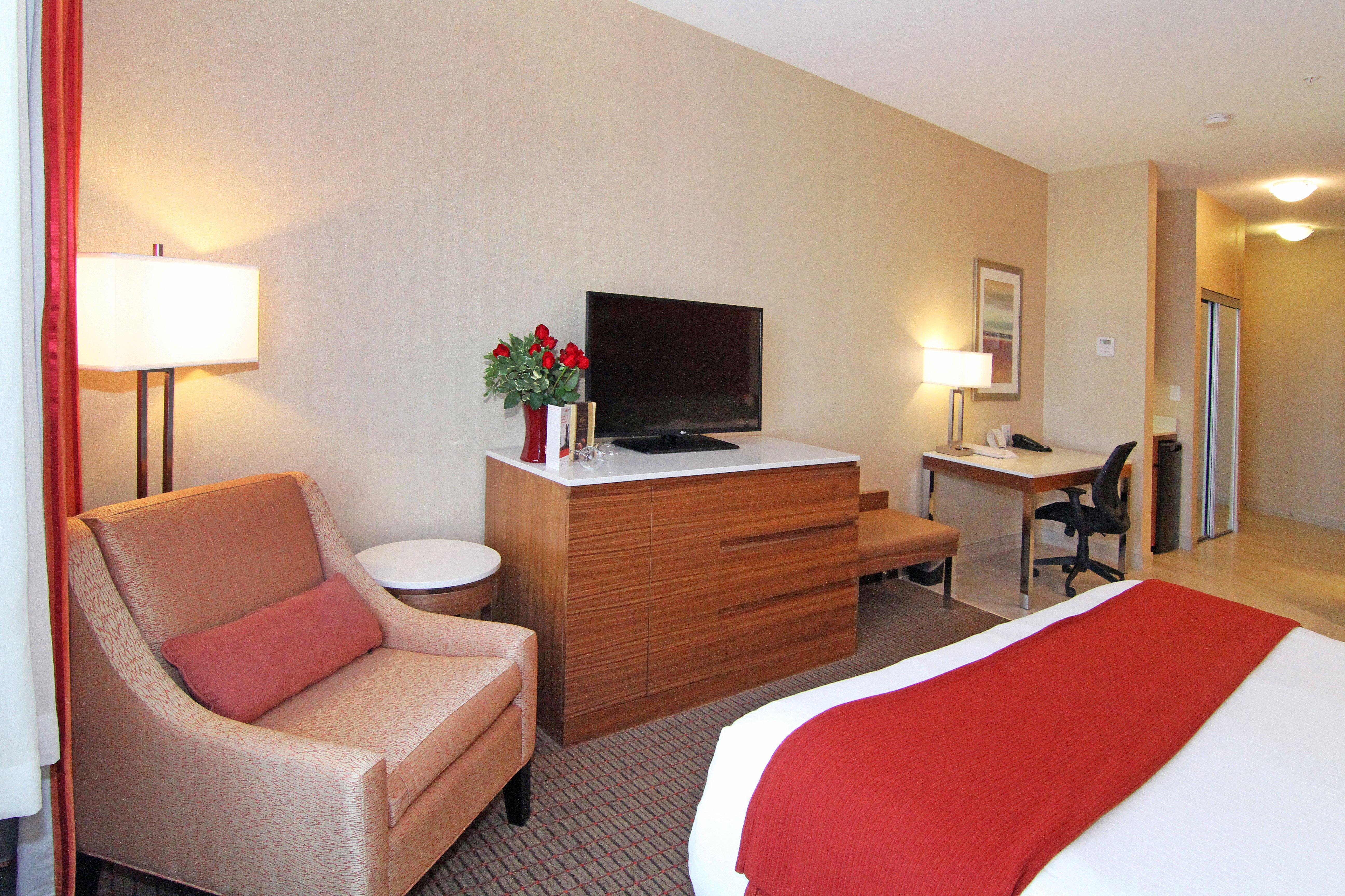 Holiday Inn Express And Suites Calgary University By Ihg Екстер'єр фото
